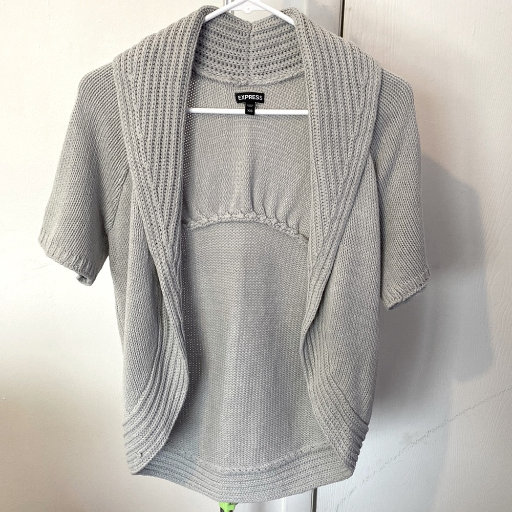 Soft grey short sleeve sweater.